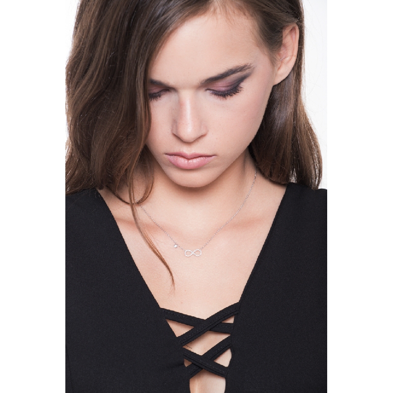 Collier infini en or blanc 18k avec diamants 