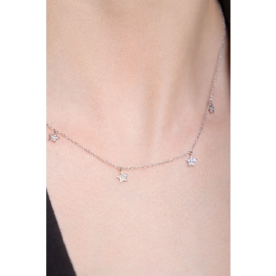 Collier en or blanc 18k pendentifs en forme d'étoile en diamants