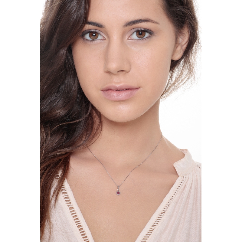 Collier en or blanc 18k avec chaine et rubis 