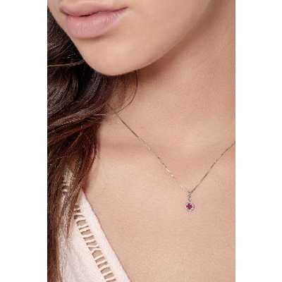 Collier en or blanc 18k avec chaine et rubis 