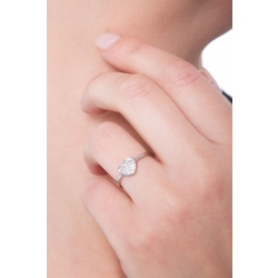 Bague en or blanc 18k ornée de diamants cœur 2