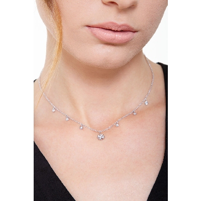Collier en or blanc 18k avec pendentif trefle et diamants
