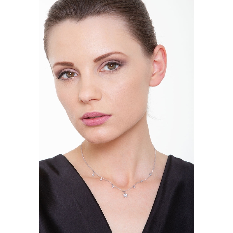 Collier en or blanc 18k avec pendentif étoile serti de diamants