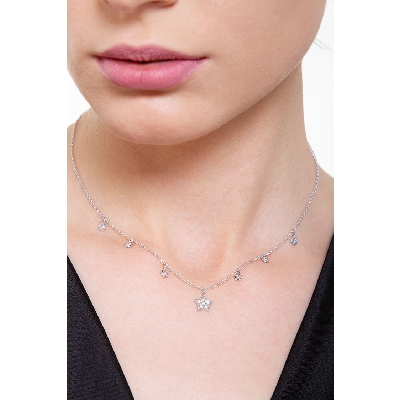 Collier en or blanc 18k avec pendentif étoile serti de diamants
