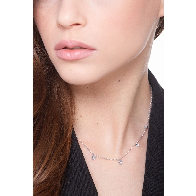 Collier en or blanc 18k avec neuf pendentifs en forme de cœur en diamants