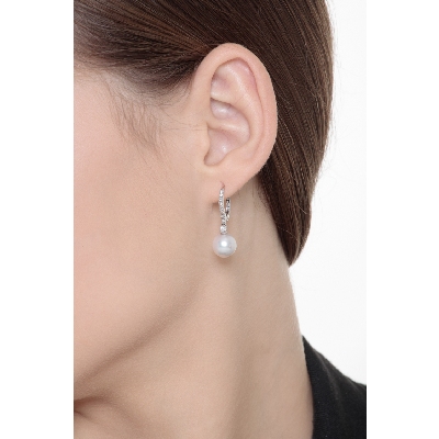 Boucles d’oreilles en or blanc 18k avec diamants et perles