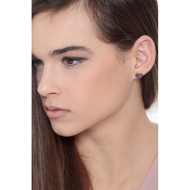 Boucles d’oreilles cœur en or blanc 18k avec rubis