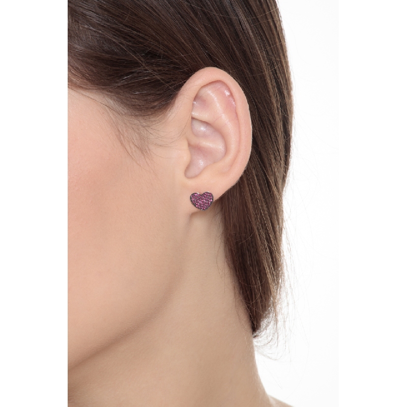 Boucles d’oreilles cœur en or blanc 18k avec rubis