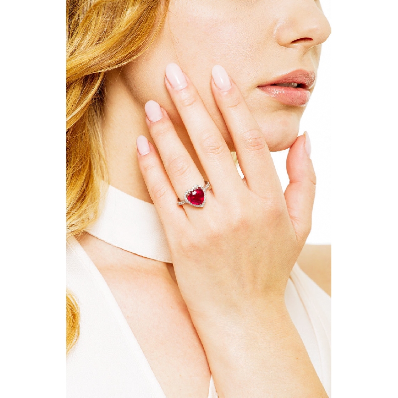 Bague rubis en forme de coeur et diamants en or blanc 18k