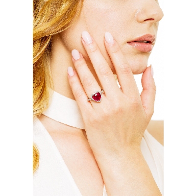 Bague rubis en forme de coeur et diamants en or blanc 18k