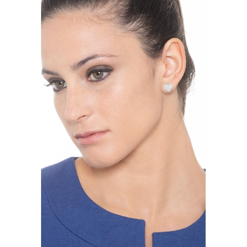 Boucles d’oreilles puces or blanc 18k cœur avec diamants