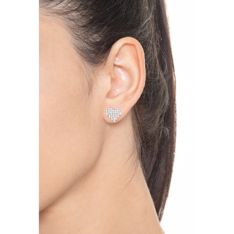 Boucles d’oreilles puces or blanc 18k cœur avec diamants