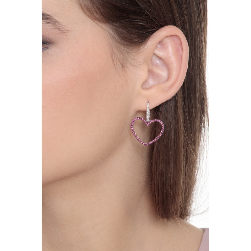 Boucles d'oreilles cœur en or blanc 18k avec rubis et diamants
