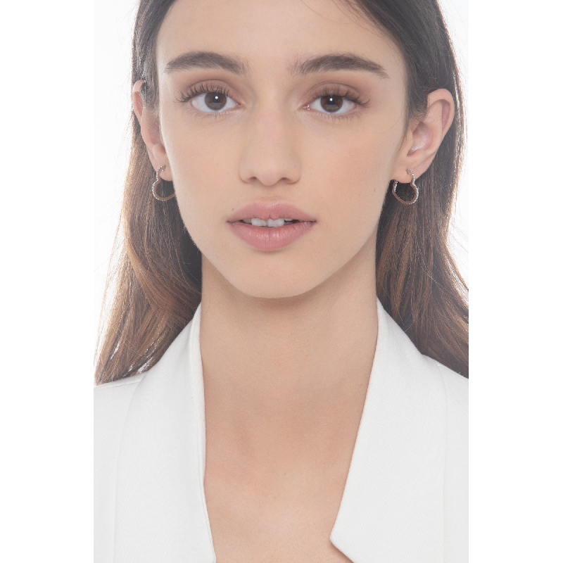 Boucles d'oreilles cœur en or blanc 18 carats avec diamants taille brillant 1.90 cm