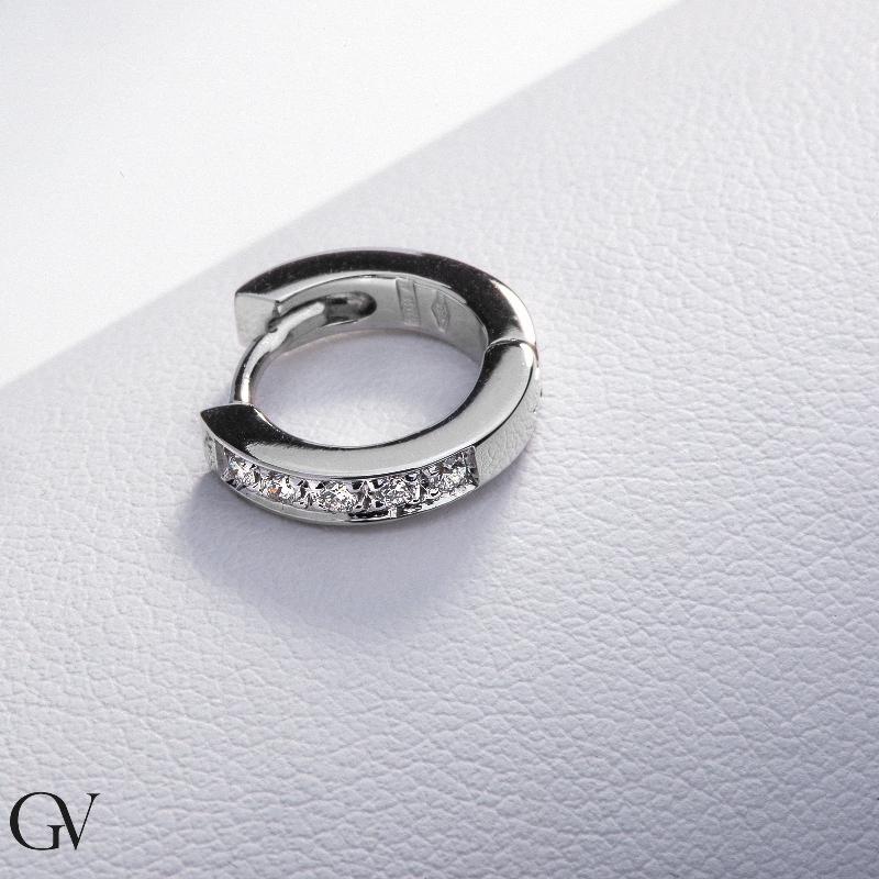 Créole unique avec diamants en or blanc 18 carats 