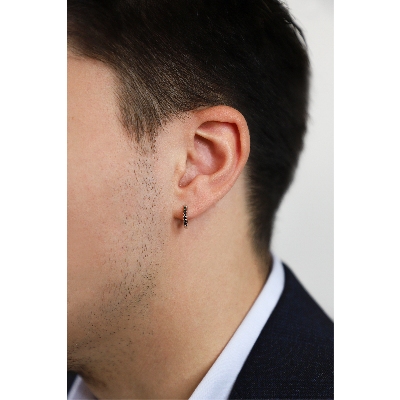 Mono boucle d'oreille créoles en or blanc 18 k et diamants noirs