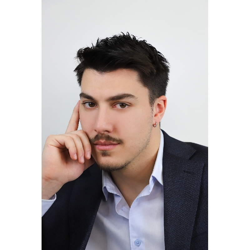 Créole unique en or blanc 18 carats avec des diamants blancs