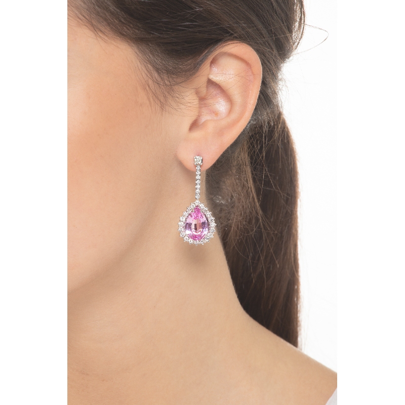 Boucles d’oreilles en or blanc 18k avec saphirs roses en forme de goutte d’environ 15x10 mm et diamants