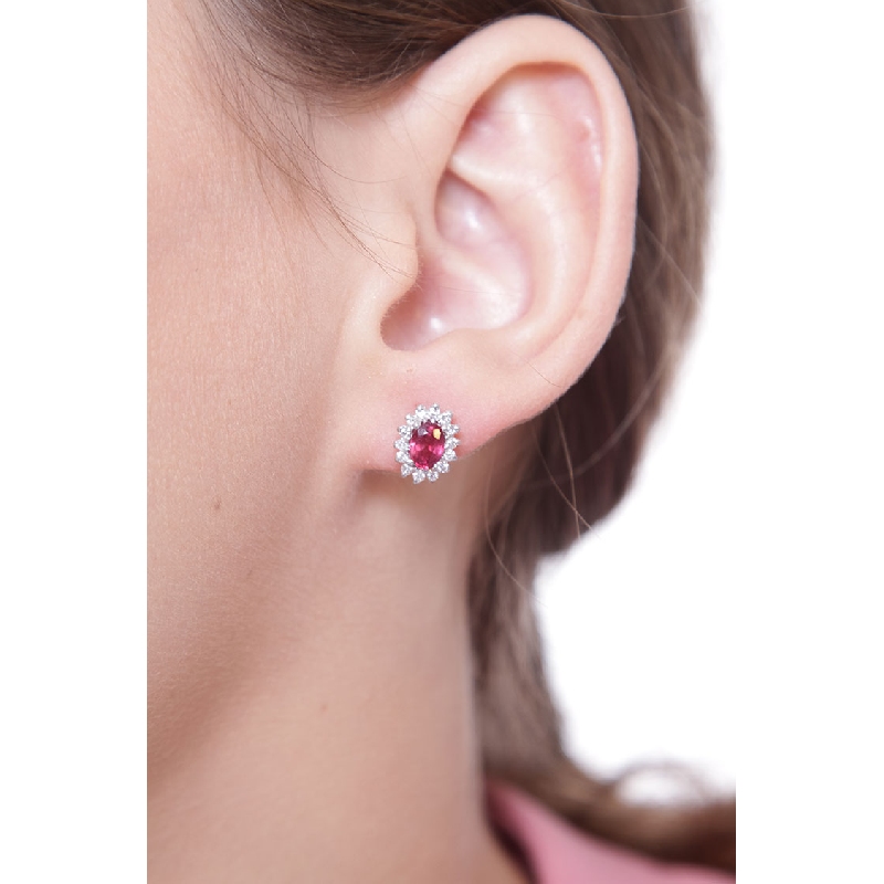 Boucles d'oreilles halo en or blanc 18 carats serties de rubis