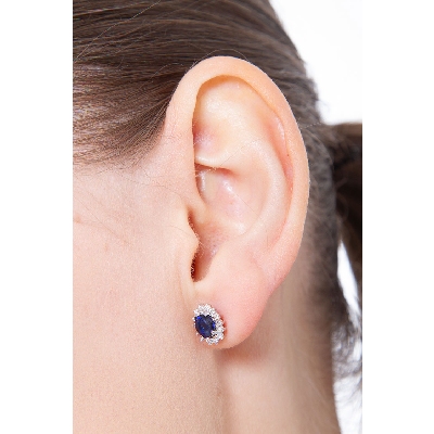 Boucles d'oreilles en or blanc 18k avec des saphirs bleus