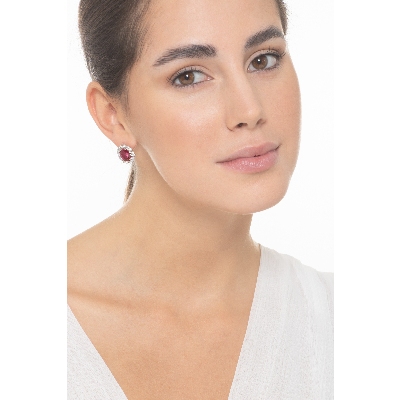 Boucles d'oreilles halo de diamants en or blanc 18k avec des rubis