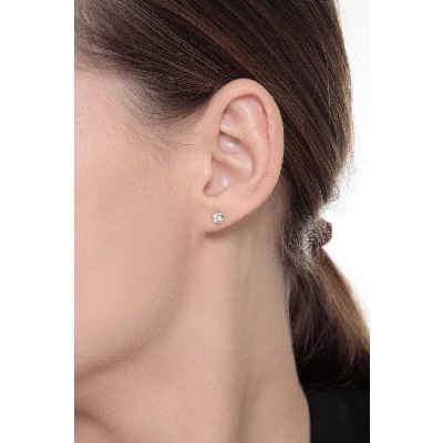 Boucles d’oreilles solitaire en or blanc 18k avec diamants 0.20 ct