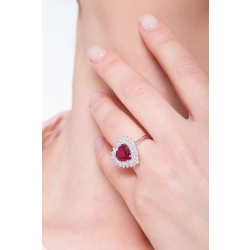 Bague avec rubis en forme de cœur à double rangée de diamants 2