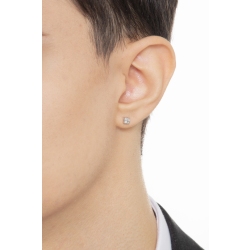 Boucle d'oreille individuelle avec 4 griffes et un diamant 2