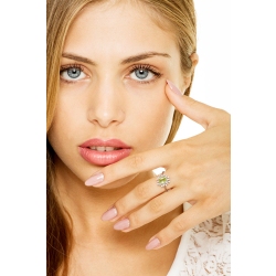 Bague halo en or blanc 18k avec péridot et diamants 2