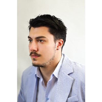 Boucle d'oreille mono avec diamant noir  en or blanc 18 carats à 4 griffes 