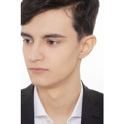 Boucle d'oreille homme en or blanc 18 carats griffes et diamant