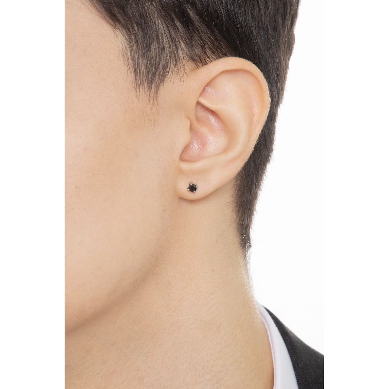 Boucle d'oreille mono en or blanc 18 carats à 4 griffes avec diamant noir 0,18 ct