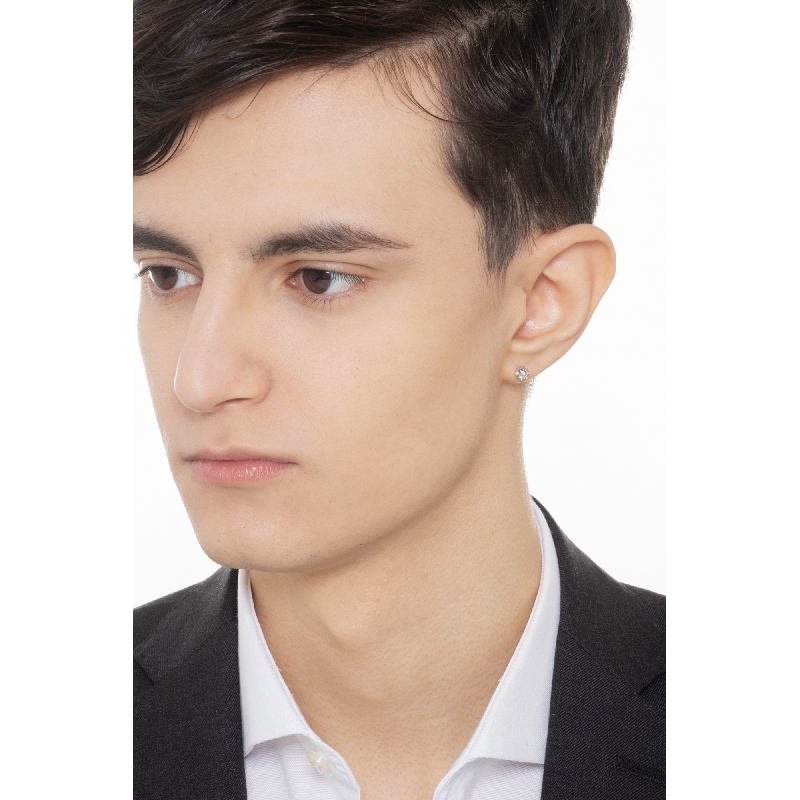 Mono boucle d oreille en or blanc 18 carats avec un diamant