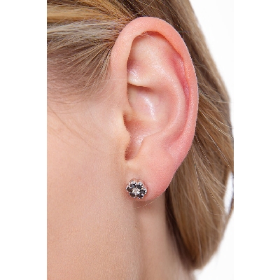 Boucles d’oreilles en or blanc 18 carats avec diamants noirs