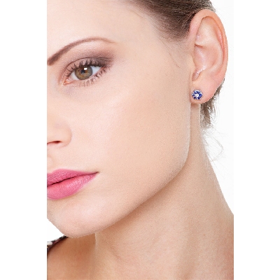 Boucles d'oreilles en or blanc 18k avec diamants et saphirs bleus