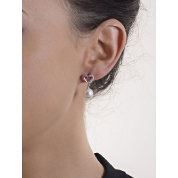 Boucles d'oreilles avec diamants en forme de cœur en or 18k et perle 2