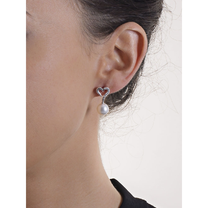 Boucles d'oreilles avec diamants en forme de cœur en or 18k et perle