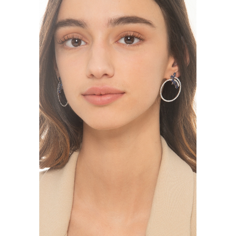 Créoles en or blanc 18k avec des saphirs bleus et des diamants