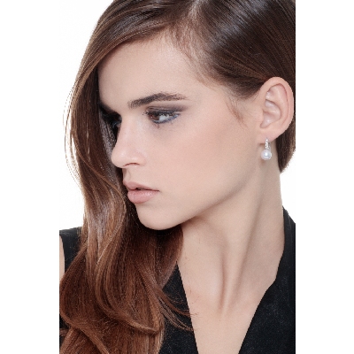 Boucles d'oreilles en or blanc 18 carats avec perle et diamants 