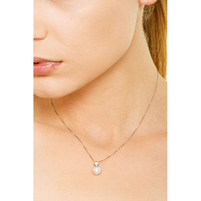 Collier en or blanc 18 carats avec une perle et diamant