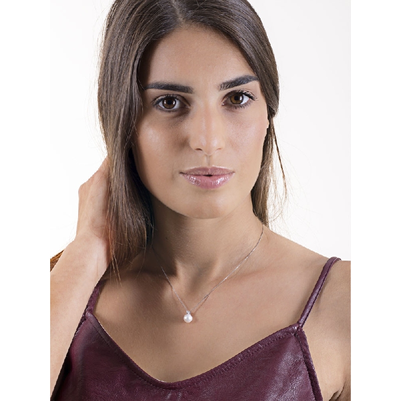 Collier en or blanc 18k avec perle et diamant