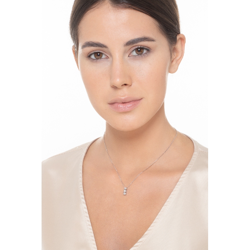 Collier en or blanc 18k orné d’un pendentif trilogy serti de diamant