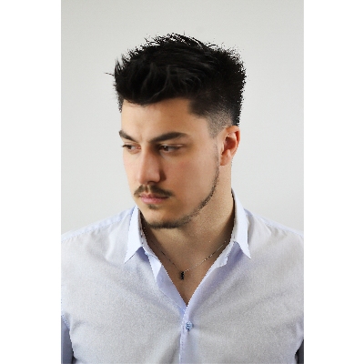 Collier en or blanc 18 carats avec pendentif trilogy en diamants noirs, 50 cm.