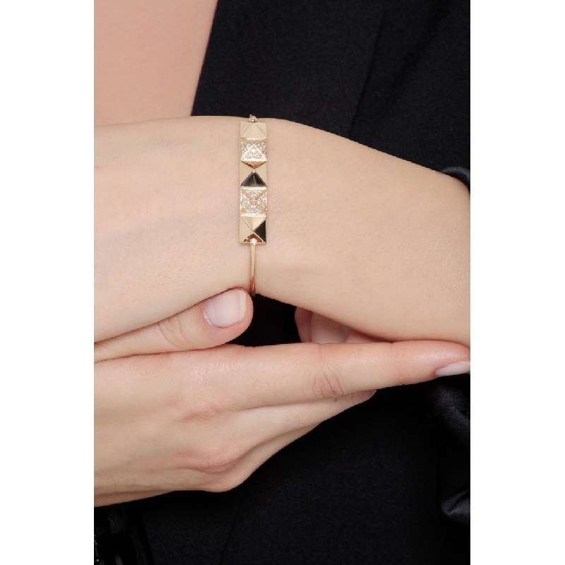 Bracelet avec plaque en or jaune 18k sertis de diamants