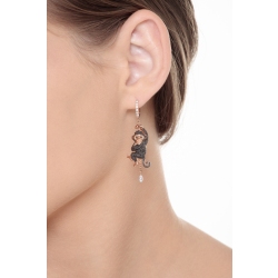Boucles d’oreilles en or rose et blanc avec singes ornés de diamants noirs 2
