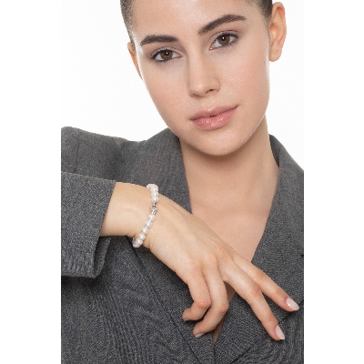 Bracelet de perles japonaises avec fermoir en or blanc 18k et diamants