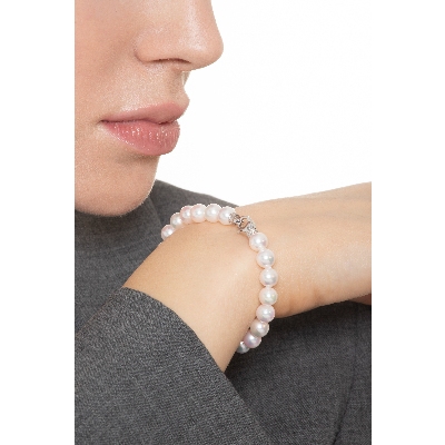 Bracelet de perles japonaises avec fermoir en or blanc 18k et diamants