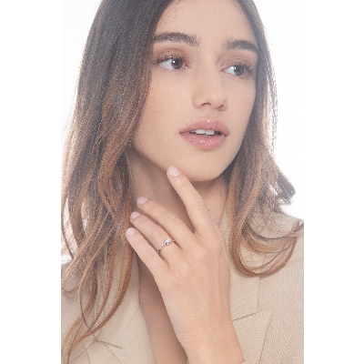  Bague solitaire en or blanc 18k à quatre griffes ct. 0,40