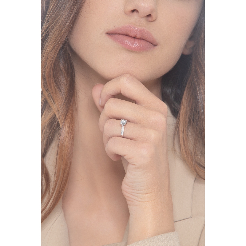 Bague Solitaire en Or Blanc 18k avec Diamant 0,70 ct