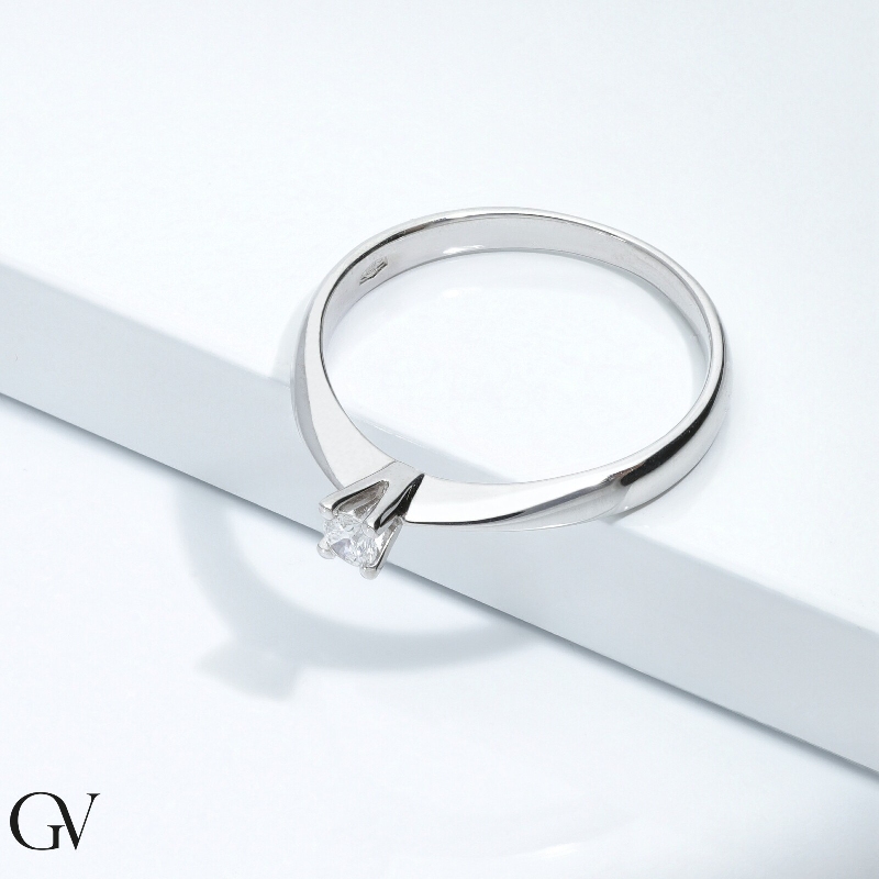 Bague solitaire diamant 0,10 ct or blanc 18k